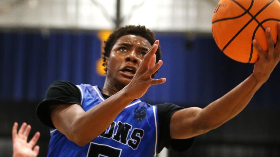 Willis, strong defense lead Lions over Eagles